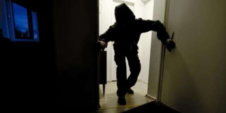 Vjedhje në rrugën “Bedri Pejani”: cak i hajdutëve një banesë