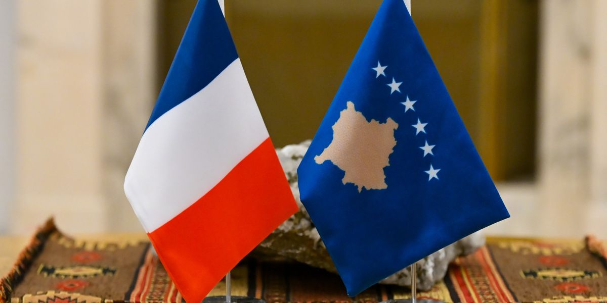 Parisi kërkon respektimin e pavarësisë së Dhomave të Specializuara