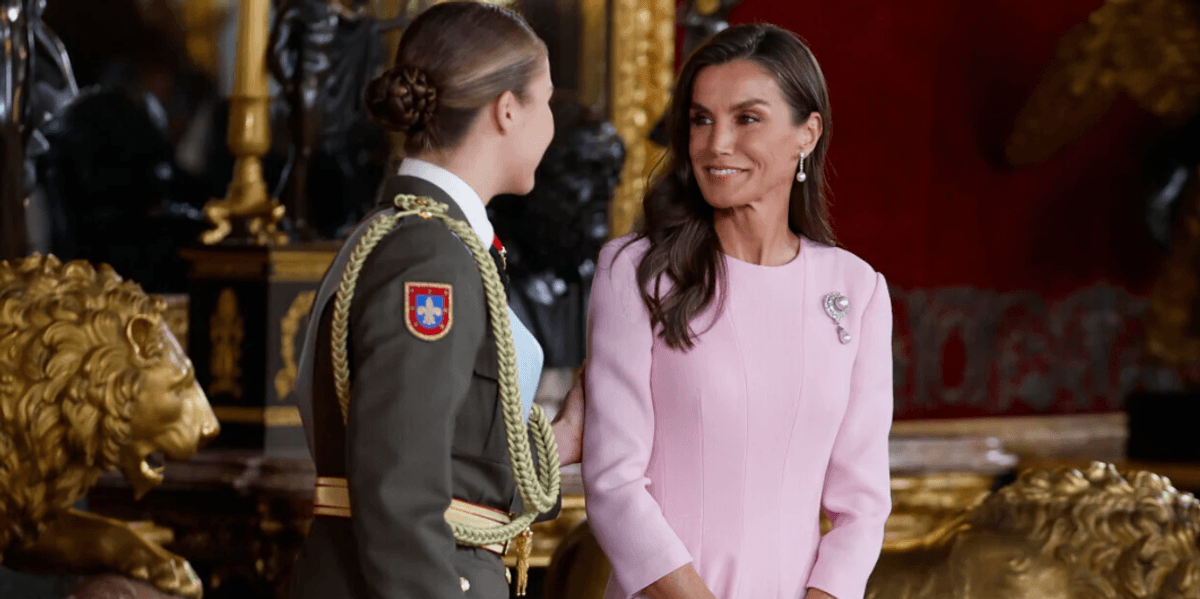 Letizia shfaqet me fustan rozë në paradën e Ditës Kombëtare të Spanjës