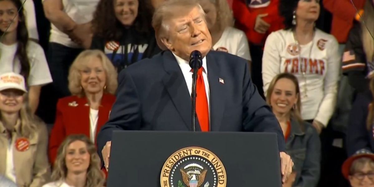 Trump flet për mbështetjen e turmës në tubimin në Tennessee