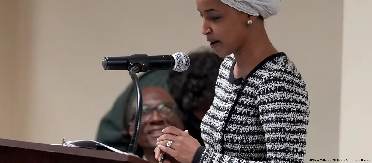 Hetim federal për dokumente imigracioni: kontrollohet banesa e Ilhan Omarit