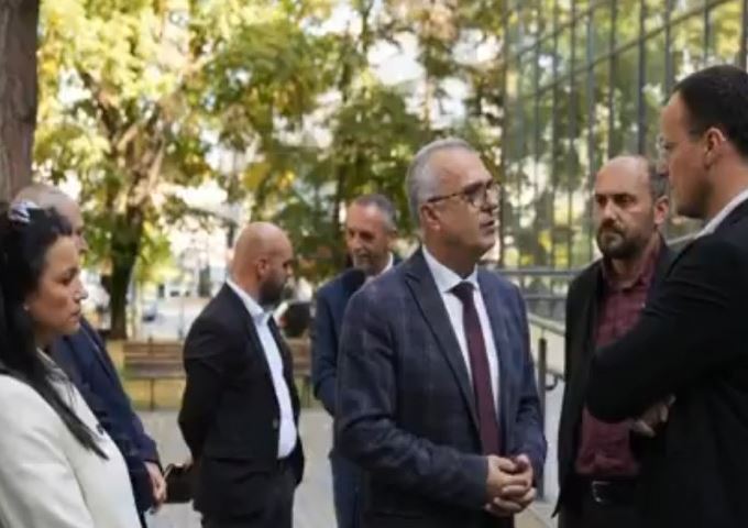Vrasja e 29-vjeçarit në Pogragjë: Babai i tij kërkohet nga policia