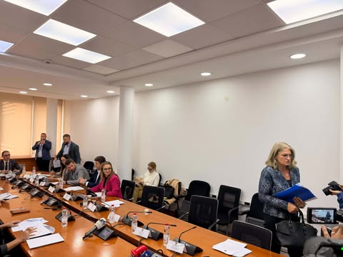 Debati për praninë e ministrit përfundon me dështimin e mbledhjes së komisionit