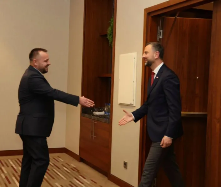 Kosova dhe Polonia shqyrtojnë mundësitë për bashkëprodhim në industrinë e mbrojtjes