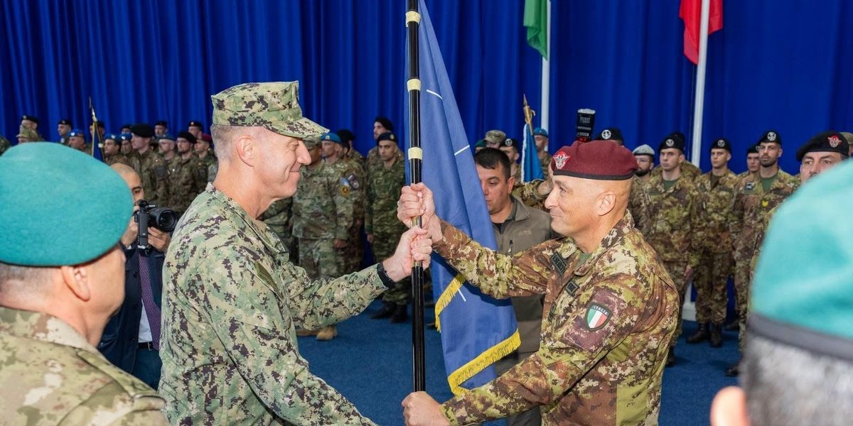 Ndryshon drejtimi i KFOR-it: gjeneralmajori italian Roberto Vergori zëvendëson Ozkan Ulutashin