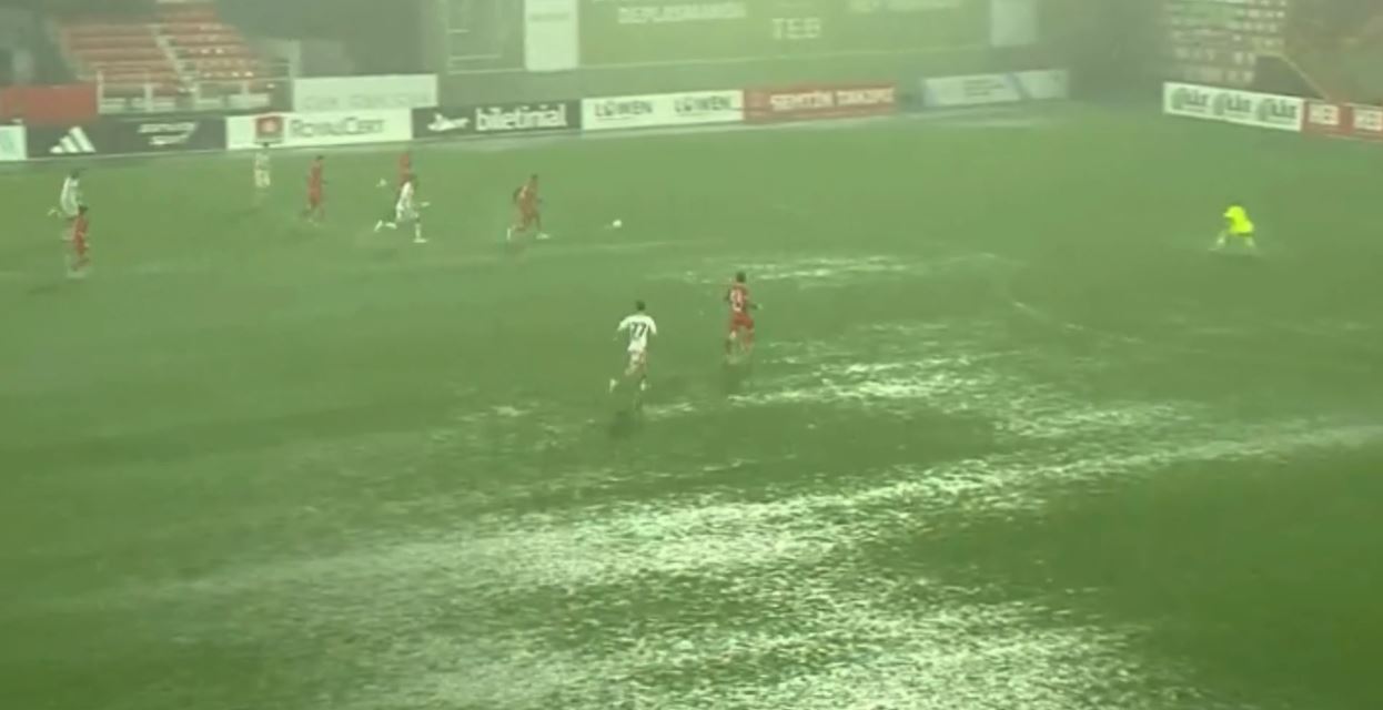 Reshjet e rrëmbyeshme ndalin duelin mes Ümraniyesporit dhe Bolusporit