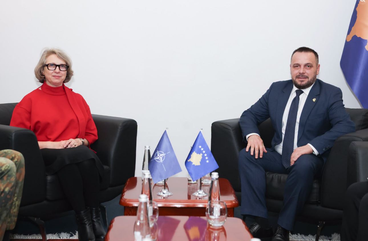 Maqedonci: Kosova synon anëtarësimin në NATO, diskutohet bashkëpunimi me Aleancën