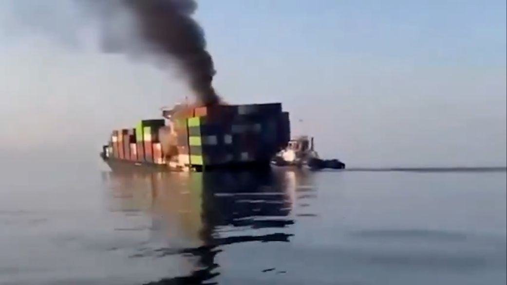 Dy anije mallrash fundosën pranë Hormuzit, rriten sulmet ndaj transportit detar