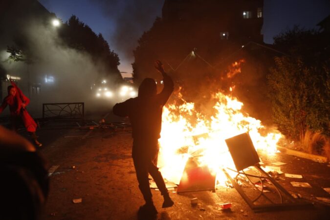 AGSH kërkon hetim pas incidenteve ndaj gazetarëve në protestat e Tiranës