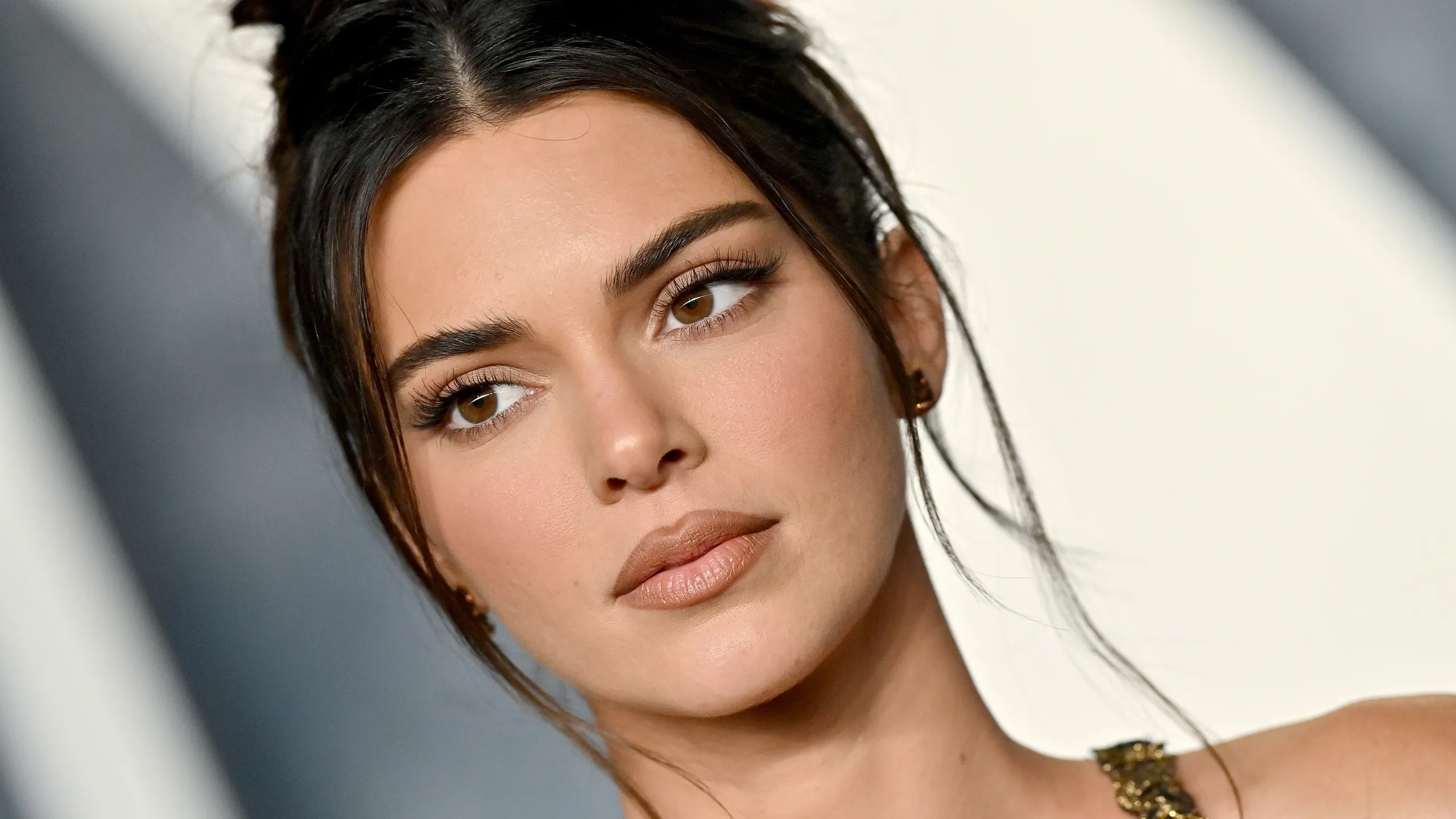 Kendall Jenner flet për spekulimet: Cara Delevingne është si motër për mua