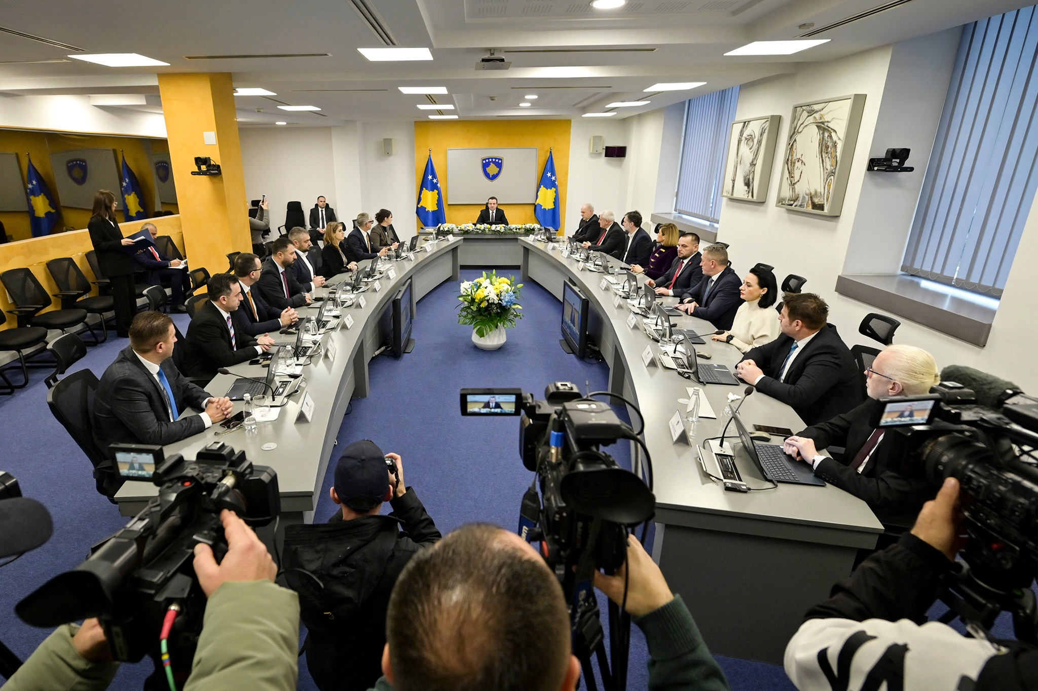 Qeveria themelon grupin për strategjinë e Kosovës lidhur me procedurat në Hagë