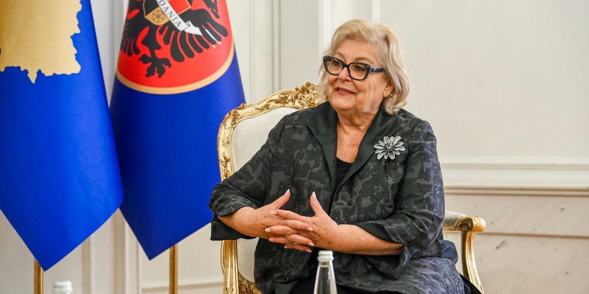 Pas nënshkrimit nga Haxhiu, ligji për Dhomat e Specializuara i kalon presidentes