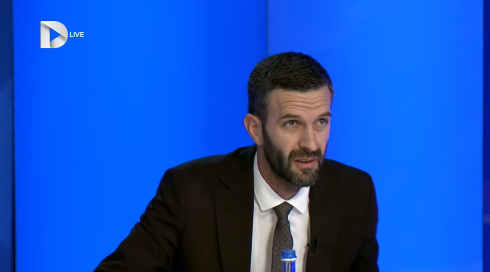 Përplasja mes deputetëve pas debatit në Kuvend: Rrahmani reagon ndaj Balokut