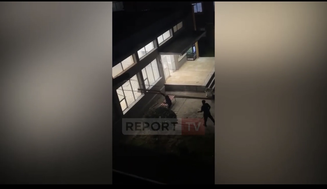 Dhuna gjatë protestës arrin në Qytetin Studenti, sulmohen konviktet