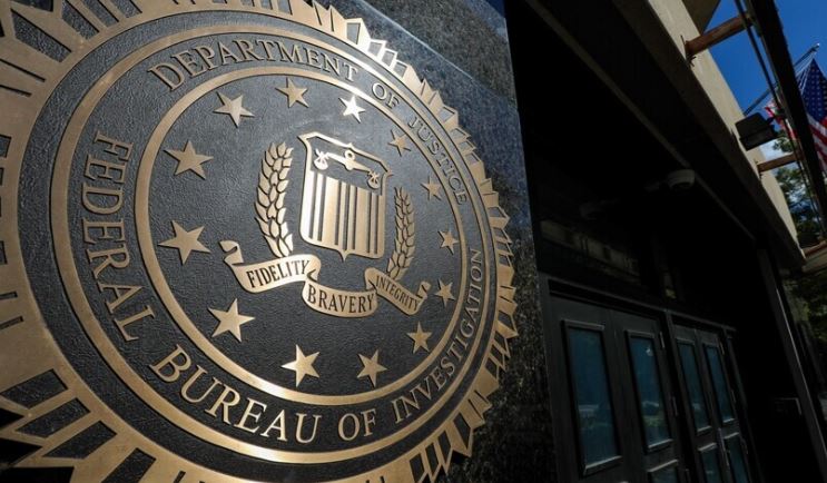 FBI heton letrat me pluhur të dërguara në zyra zgjedhore në SHBA