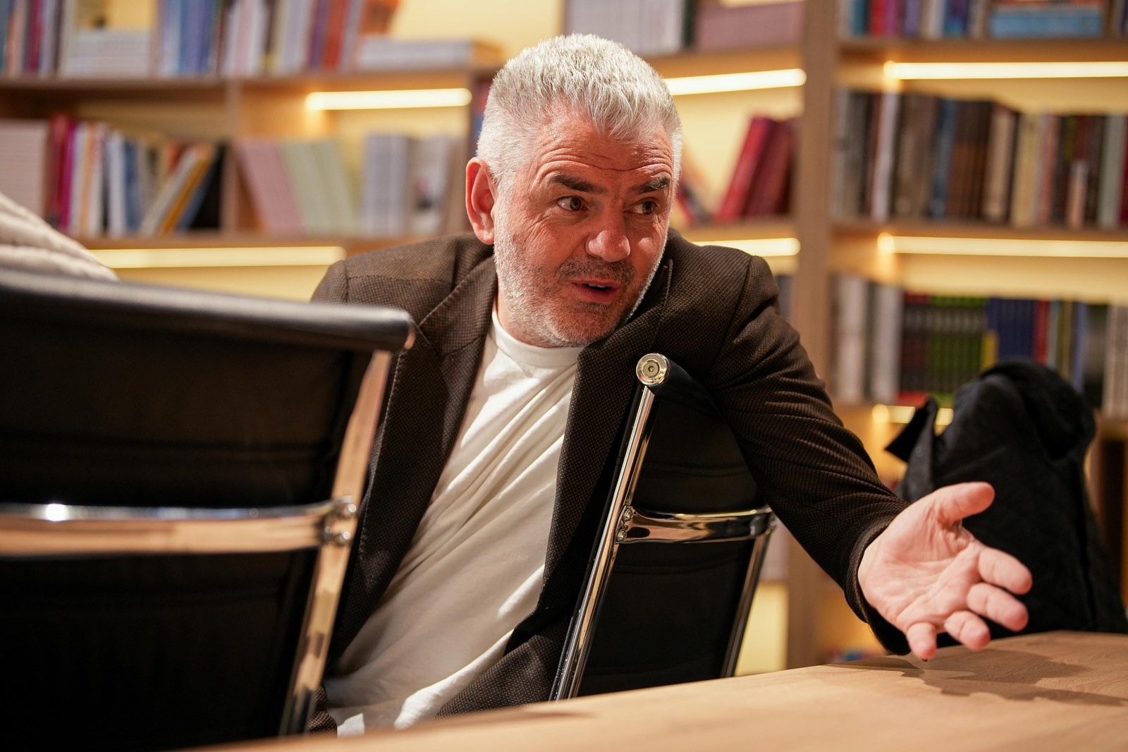 Vepra poetike e Kujtim Shalës për kujtesën e luftës publikohet në Bullgari