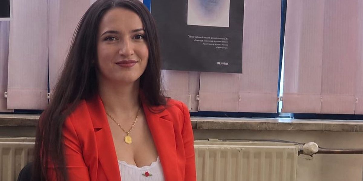 Dy libra, një fije dashurie: Marigona Kelmendi shkruan për mallin dhe kujtesën