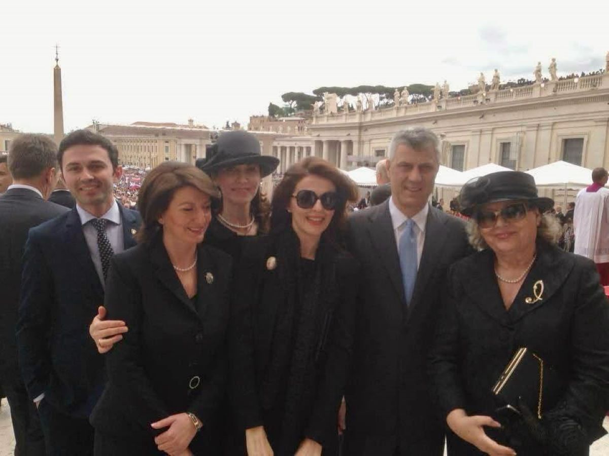 Çitaku rikthen fotografinë nga Vatikani ku shfaqet me tre presidentë